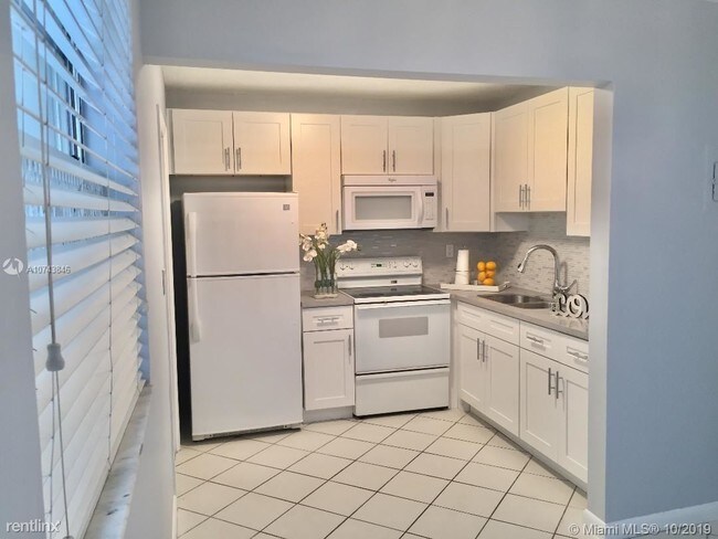 1740 Funston St in Hollywood, FL - Building Photo - Building Photo