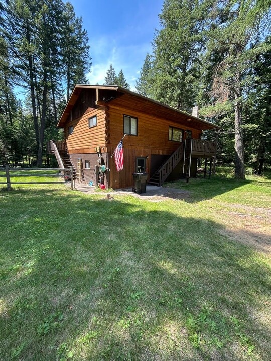1600 Lake Blaine Rd in Kalispell, MT - Foto de edificio