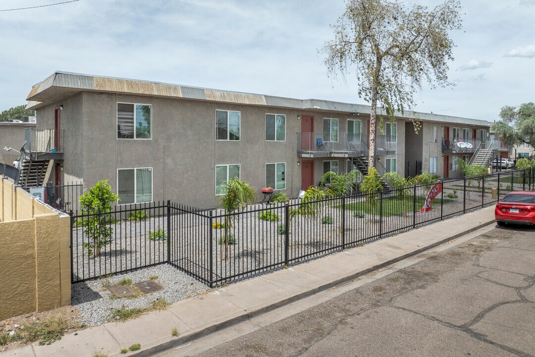 Papago Springs Condominiums in Phoenix, AZ - Building Photo