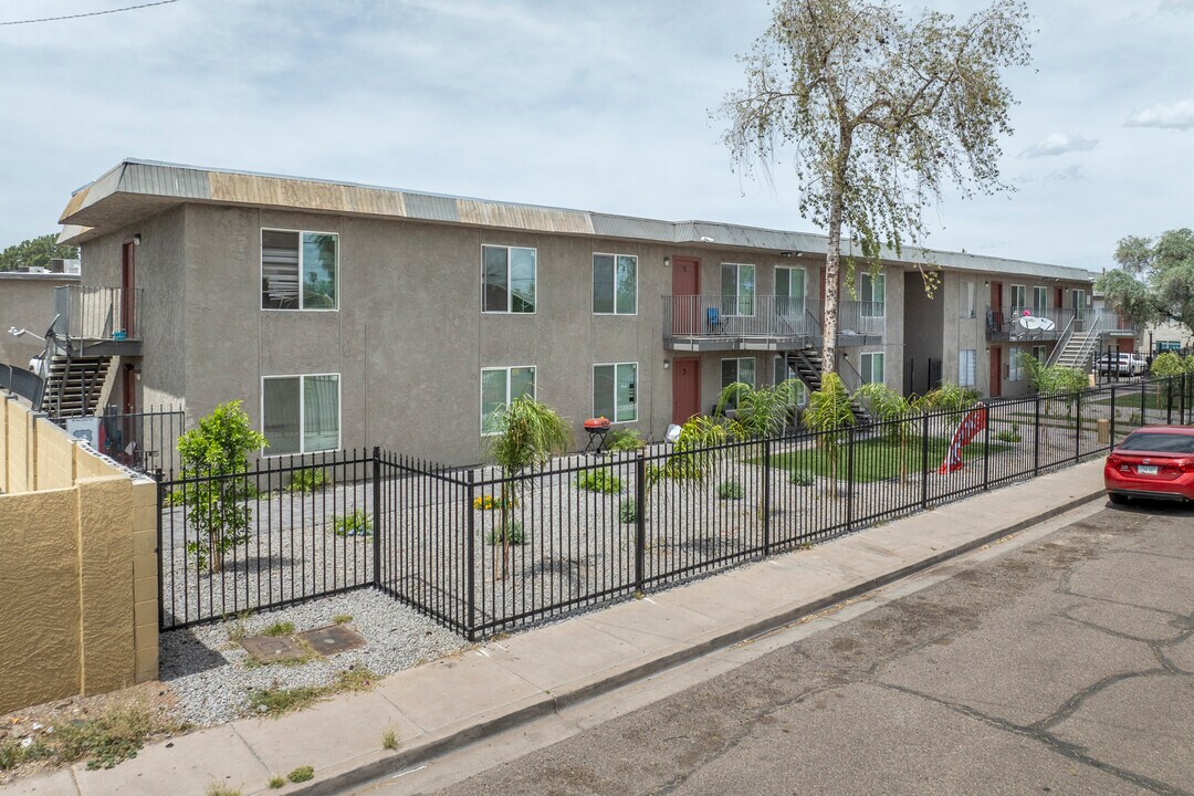 Papago Springs Condominiums in Phoenix, AZ - Building Photo