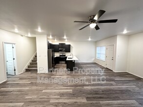 1067 S Benchmark Ln in Fayetteville, AR - Building Photo - Building Photo