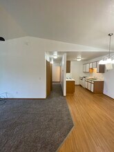 7483 Crosscreek Dr, Unit 7477-7491 in Temperance, MI - Building Photo - Building Photo