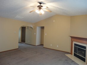 1484 Persimmon Cir in Greenfield, IN - Building Photo - Building Photo