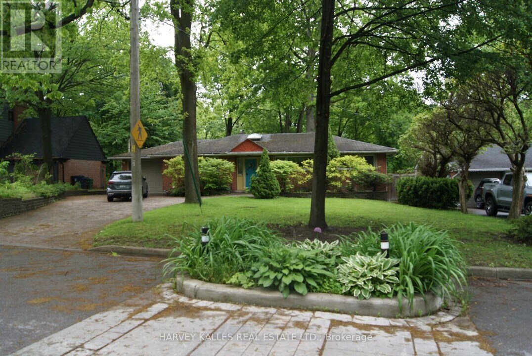 53 Greenbrook Dr in Toronto, ON - Building Photo