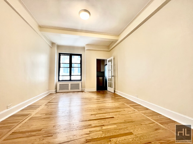 166 2nd Ave