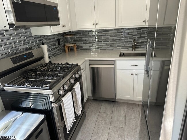 19 Savage Rd in Denville, NJ - Building Photo - Building Photo