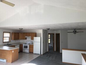 5128 Zenith Pky, Unit Birchwood Apartments in Machesney Park, IL - Building Photo - Building Photo