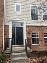 1002 Cavendish Dr in Carmel, IN - Building Photo - Building Photo