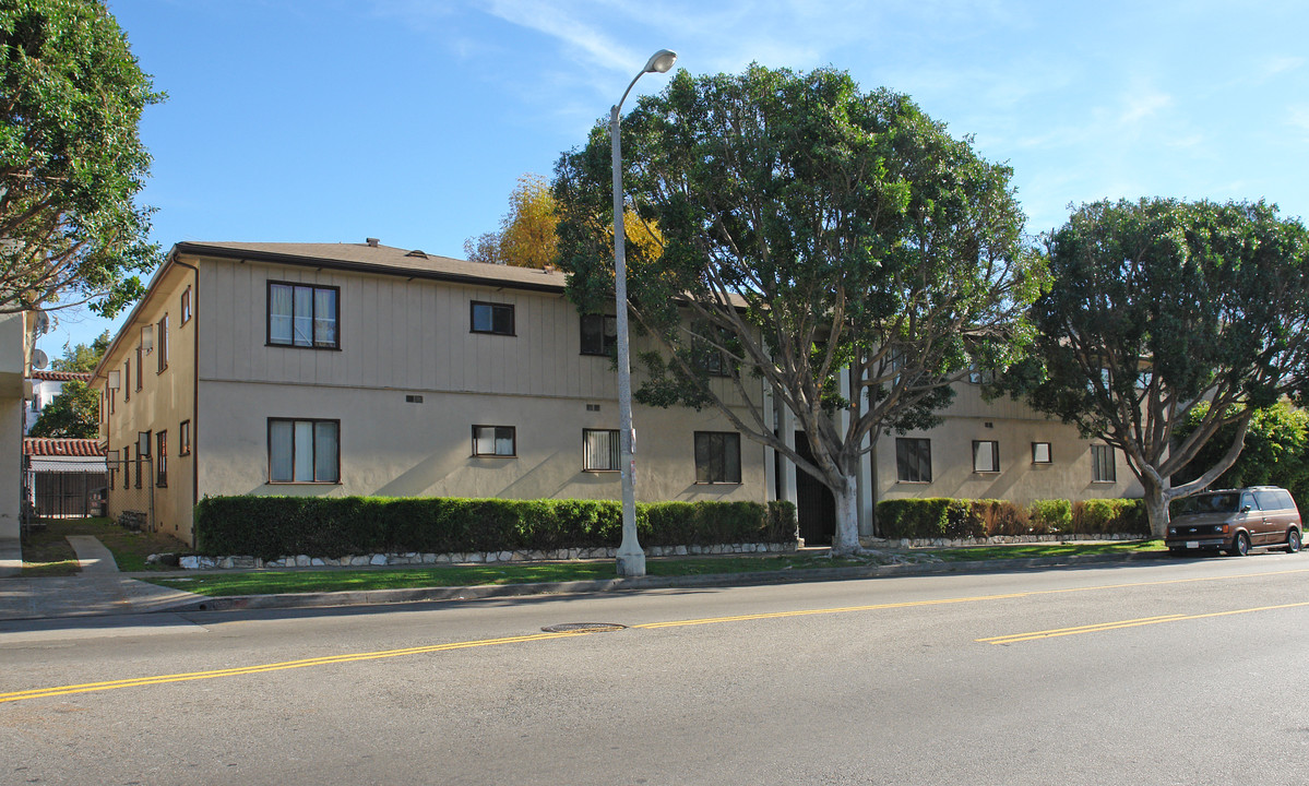 1118 S Fairfax Ave in Los Angeles, CA - Building Photo