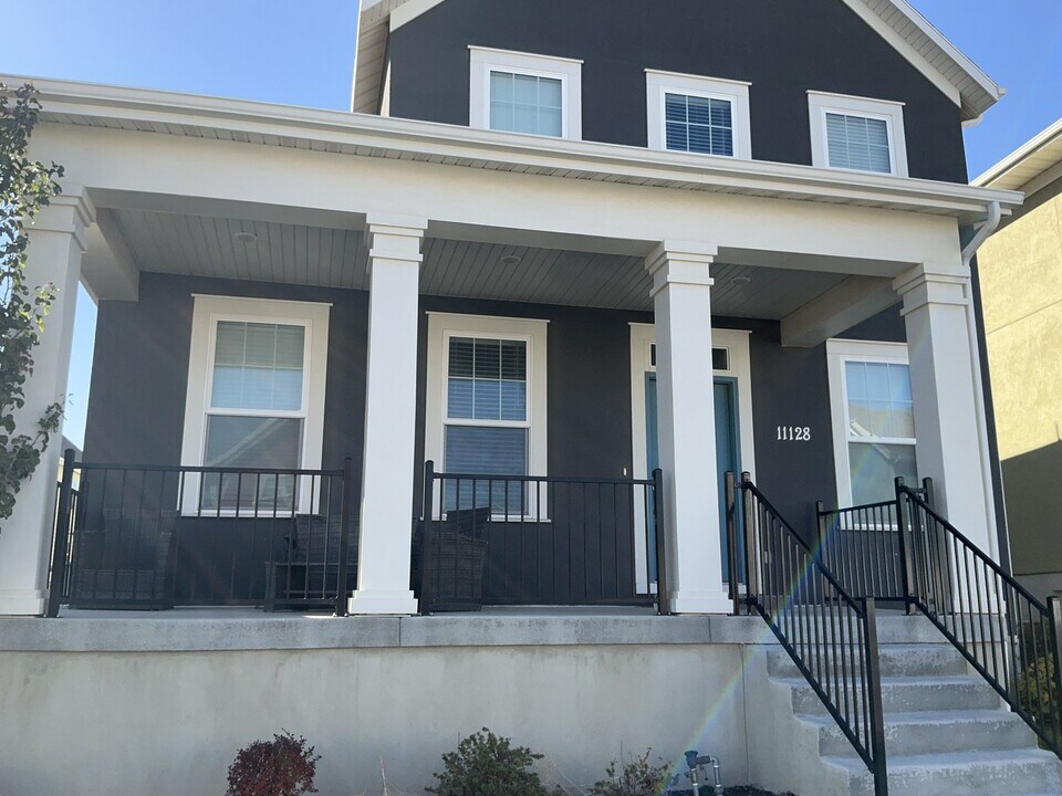 11128 S Seagrass Dr in South Jordan, UT - Building Photo