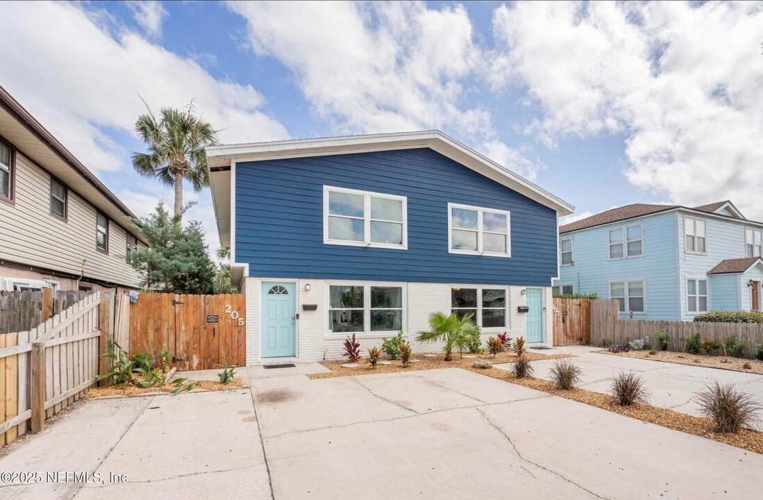 205 Cherry St in Neptune Beach, FL - Building Photo