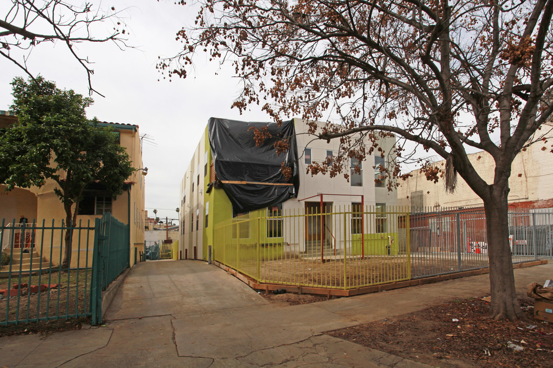 307 S Berendo St in Los Angeles, CA - Building Photo