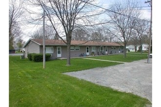 306 W Wilson St in Hebron, IN - Foto de edificio - Building Photo