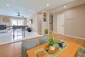 5330 Hialeah Dr in Houston, TX - Building Photo - Building Photo