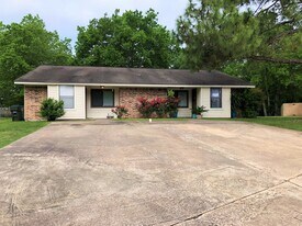 3703 Choctaw St in Bryan, TX - Building Photo