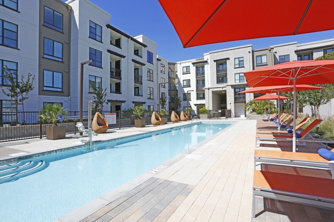 mResidences Mountain View in Mountain View, CA - Building Photo - Building Photo