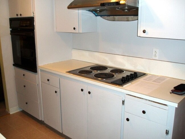 7720 SW Stewart St in Portland, OR - Building Photo - Building Photo