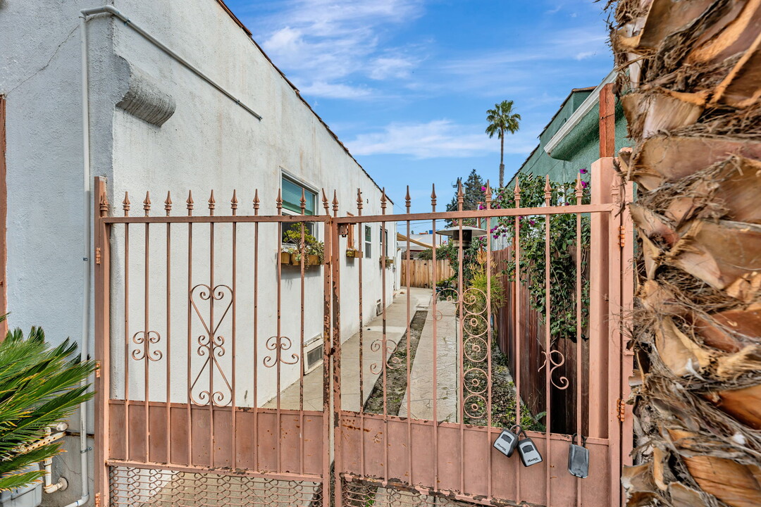 3428 Edgehill Dr in Los Angeles, CA - Building Photo