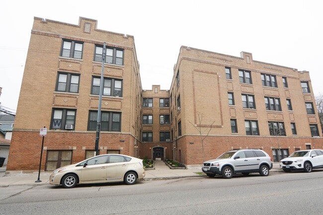 1425 W Hutchinson St, Unit J09P in Chicago, IL - Foto de edificio - Building Photo