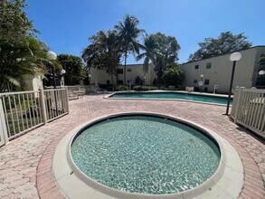 301 N Pine Island Rd, Unit 117 in Plantation, FL - Building Photo - Building Photo