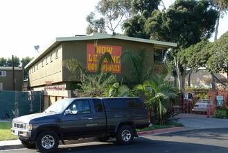 Occidental Apartments in Oxnard, CA - Foto de edificio - Building Photo