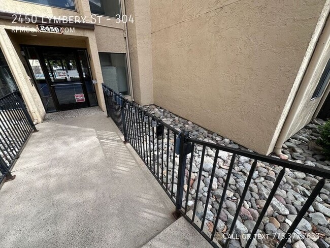 2450 Lymbery St in Reno, NV - Foto de edificio - Building Photo