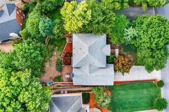 2448 Kings Arms Dr in Atlanta, GA - Building Photo - Building Photo