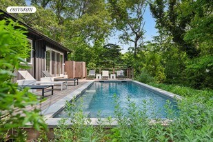 19 Highwood in East Hampton, NY - Building Photo