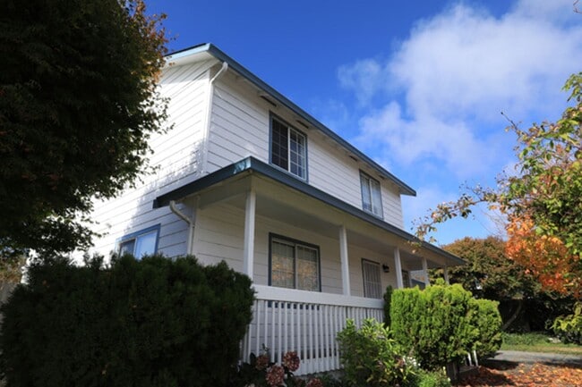 property at 1800 Oak Pl
