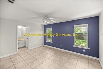8728 NW 35th Pl in Gainesville, FL - Building Photo - Building Photo