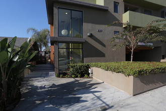 Las Margaritas Apartments in Los Angeles, CA - Building Photo - Building Photo