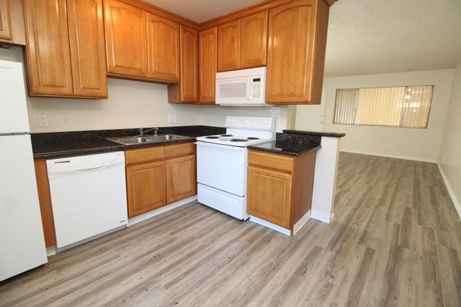 Courtyard Apartments