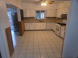 1727 Monroe Ave in Dunmore, PA - Building Photo