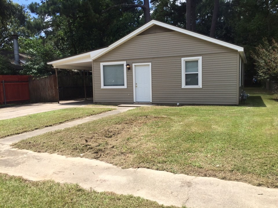 205 N Ruland St in Hammond, LA - Foto de edificio