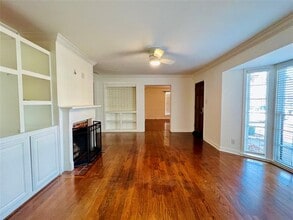 101 Lindenwood Dr in Fort Worth, TX - Building Photo - Building Photo