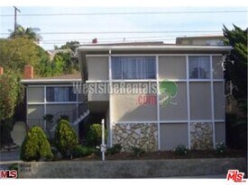 8310 Pershing Dr in Los Angeles, CA - Building Photo