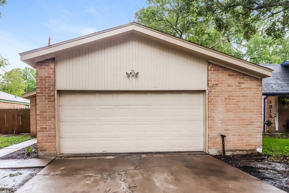 1909 Chelsea Ct in Rosenberg, TX - Building Photo