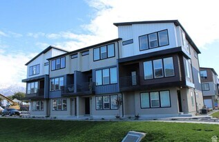 144 E Abbeville Ct in Sandy, UT - Building Photo