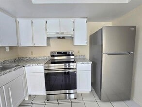 4007 Ashford Green Pl in Tampa, FL - Foto de edificio - Building Photo