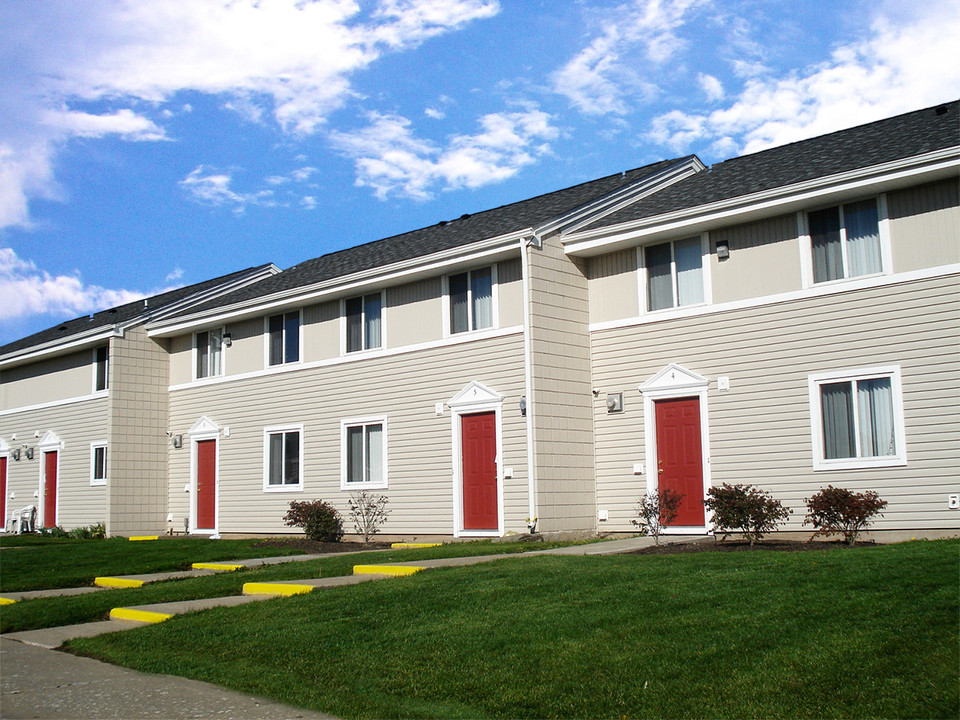 Foxwood Place Apartments in Lockport, NY - Foto de edificio