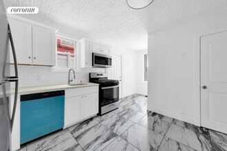 209 Jefferson Ave in Brooklyn, NY - Foto de edificio - Building Photo