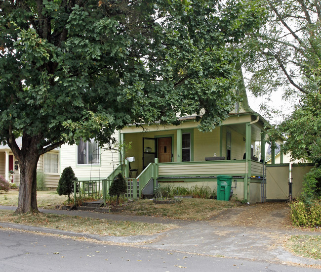 1645 SE Linn St in Portland, OR - Building Photo - Building Photo