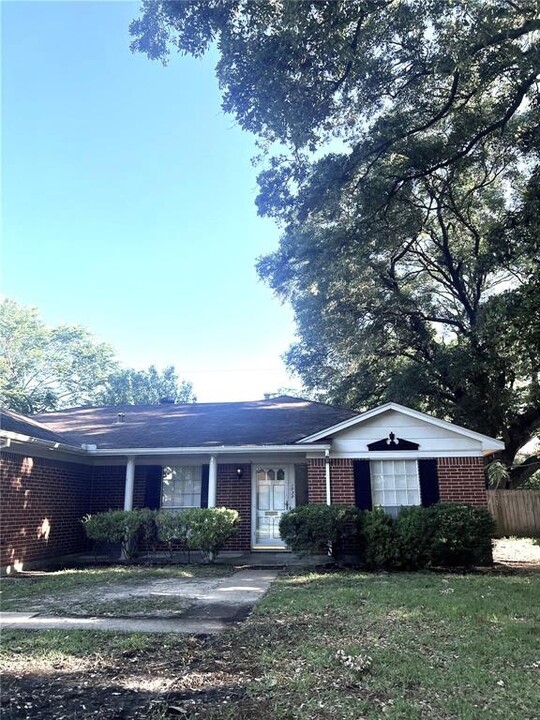 1030 Beaver Bend Rd in Houston, TX - Foto de edificio