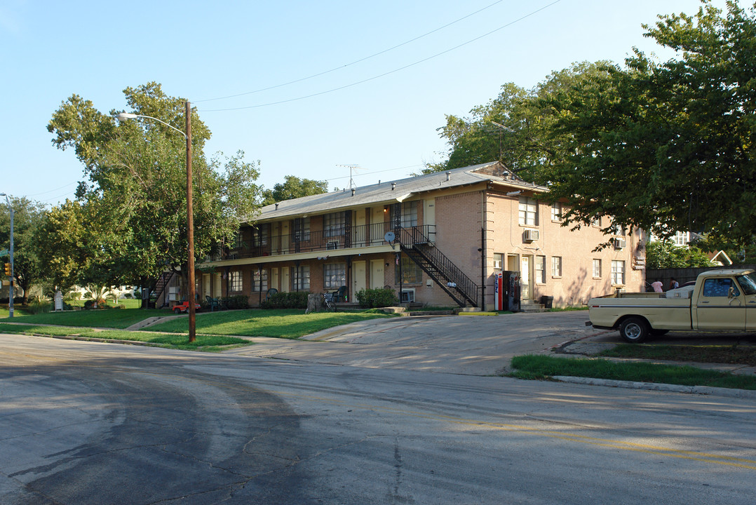 Monterrey Apartments in Dallas, TX - Building Photo