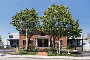 16 Pierce St, Unit Apt #2 in Dover, NH - Building Photo