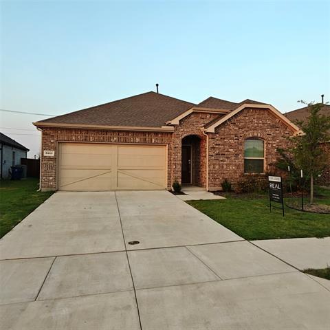 5905 Edward Dr in Aubrey, TX - Foto de edificio