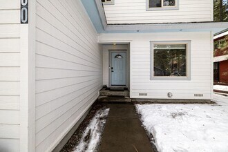 880 Los Angeles Ave in South Lake Tahoe, CA - Building Photo - Building Photo