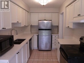 2550 Thomas St in Mississauga, ON - Building Photo - Building Photo