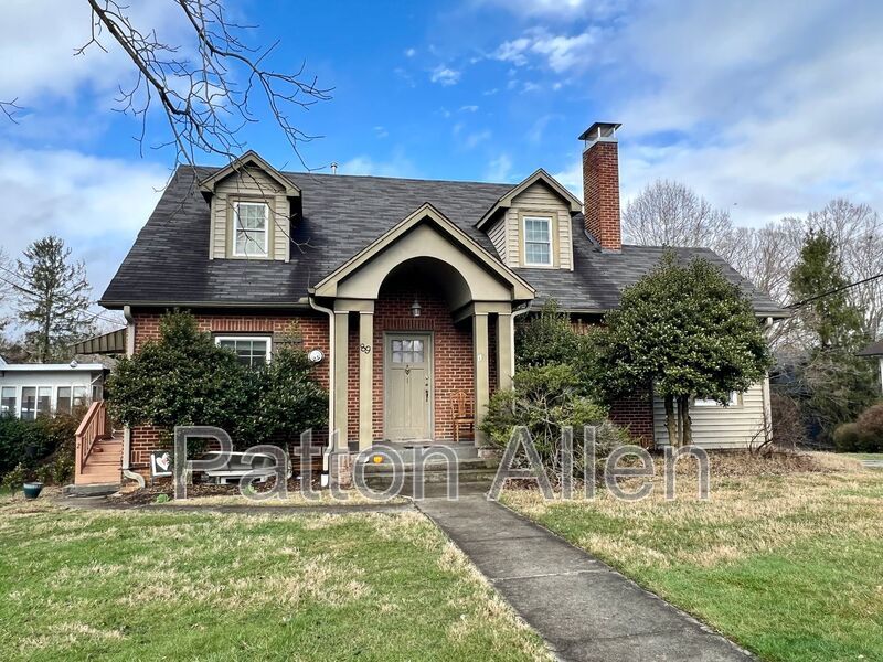 89 Vermont Ave in Asheville, NC - Building Photo