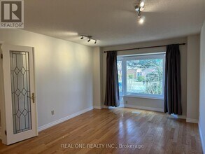 1432 Stoneybrook Trail in Oakville, ON - Building Photo - Building Photo
